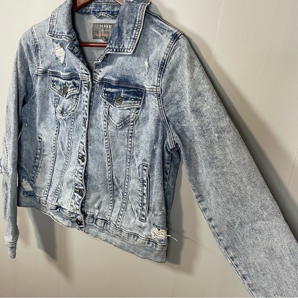 Torrid Denim Jacket Light Wash Distressed Plus Size Casual Layering Grunge - Picture 3 of 13
